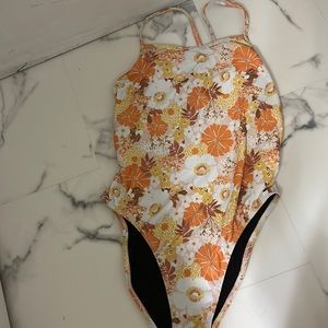 Jolyn style Perry yellow orange white size 36